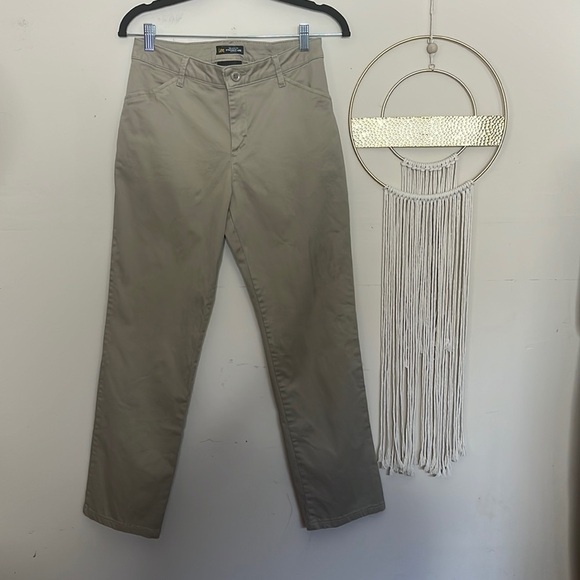 lee • relaxed fit straight leg mid rise all day pants - Picture 2 of 9